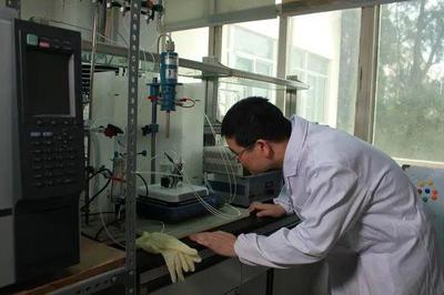 45歲新晉院士的“納”問之路 探秘實(shí)驗(yàn)室中的驚人成長